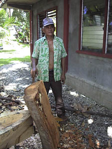 Utwe Canoe maker, Clyde Nena